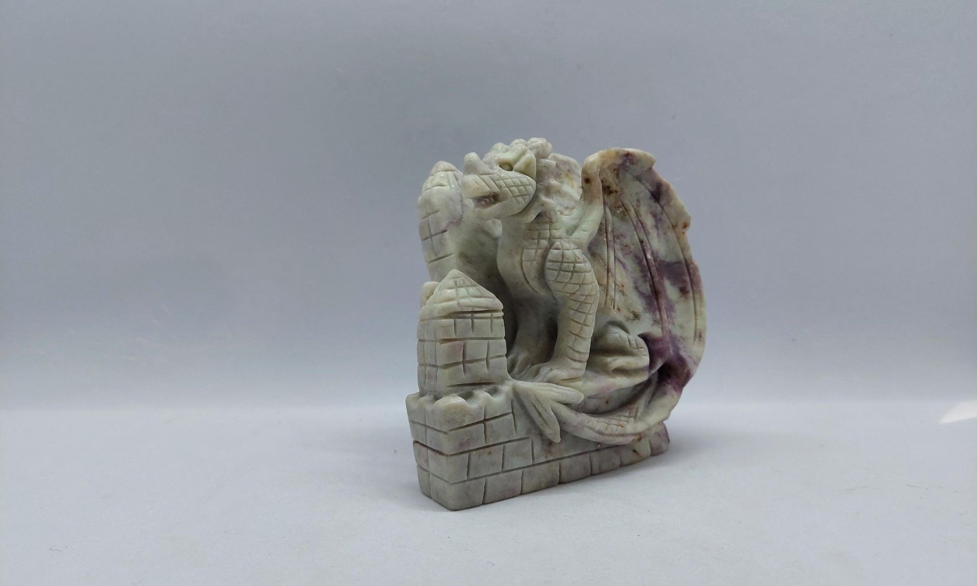 Dragon on castle hackmaniet